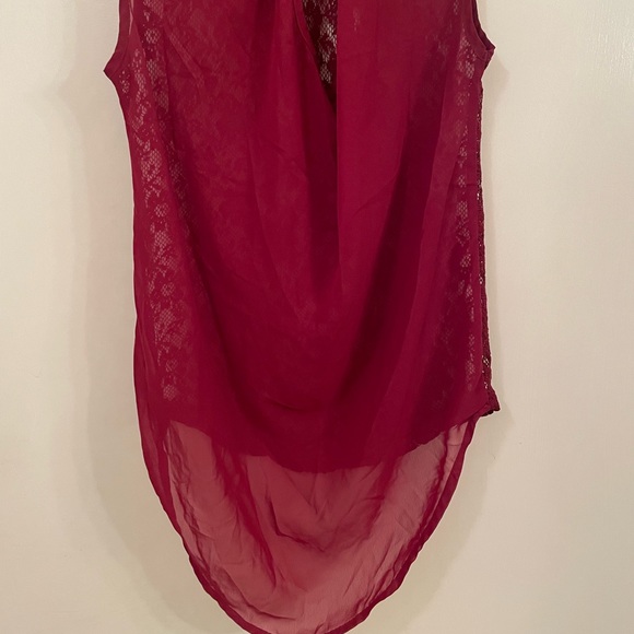 Wine colored flowered print blouse - Picture 5 of 8